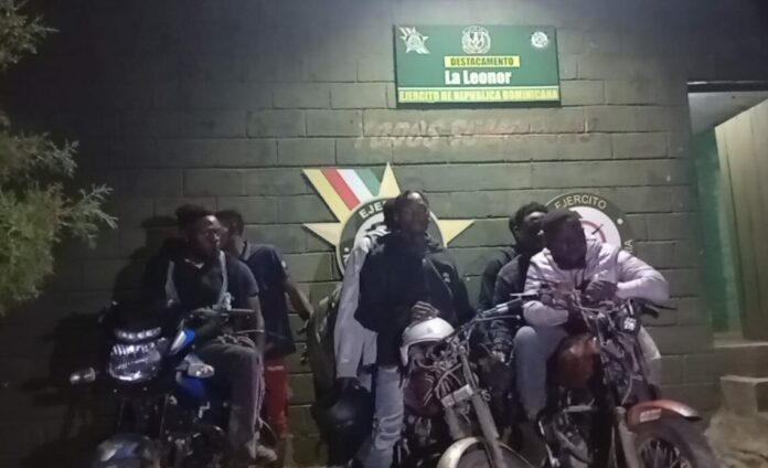 Ejército detiene 18 haitianos en Santiago Rodríguez