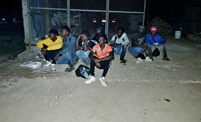 Ejército atrapa a 24 haitianos indocumentados en Dajabón