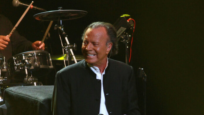 Así reaccionó Julio Iglesias al archivo de su causa por abuso sexual