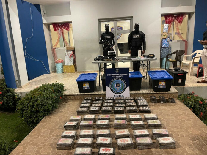 Ocupan cocaína, armas y municiones durante operativo ejecutado por la PN y DNCD en SDE