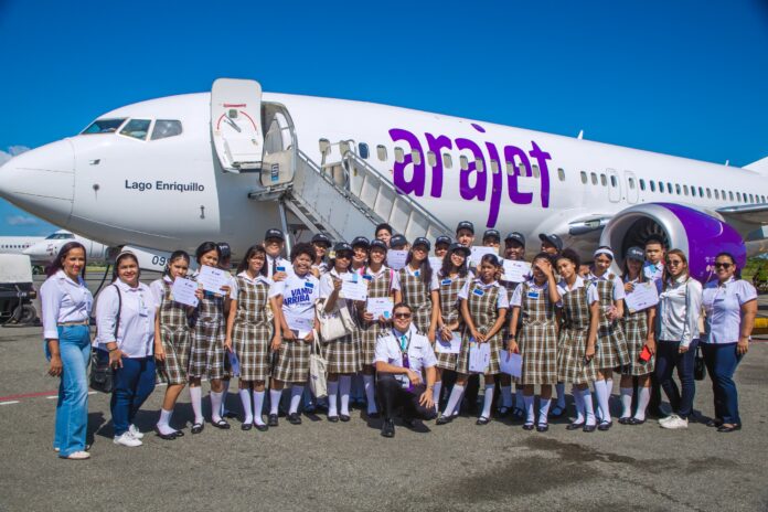 Arajet impulsa el interés por la aviación con una nueva edición de “Piloto por un Día”