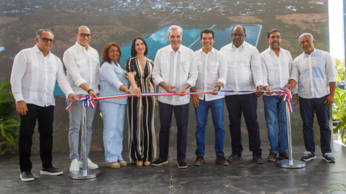 Abinader inaugura planta de tratamiento de aguas residuales
