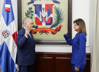 Raquel Peña juramenta a Pedro Urrutia como nuevo director de la DGII