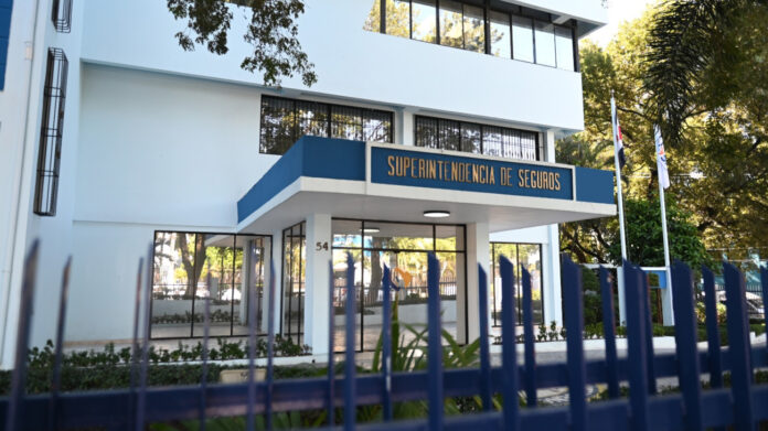 SIS destaca solidez y crecimiento sostenido del mercado asegurador dominicano