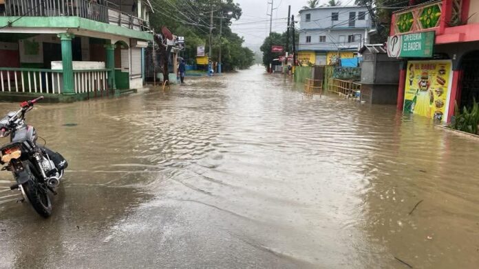 Reportan viviendas inundadas en Sosúa por incidencia de vaguada