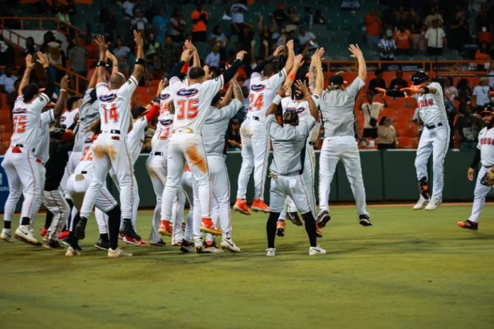 Toros vencen 10-6 a los Gigantes del Cibao