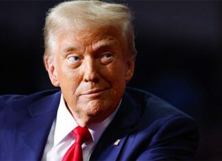 Suspenden al trabajador de Ford que le gritó a Trump «protector de pedófilos»