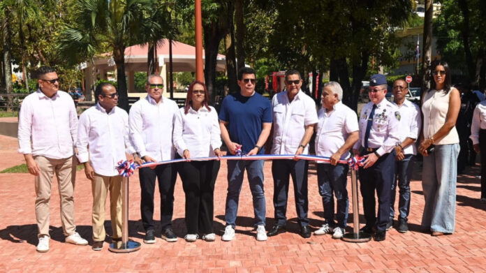 Ministerio de Turismo inaugura parque Duarte en Samaná