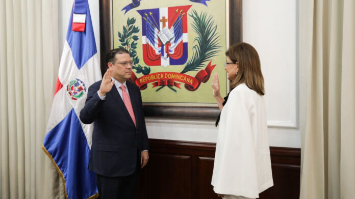Raquel Peña juramenta a Eduardo Sanz Lovatón como ministro de Industria, Comercio y Mipymes