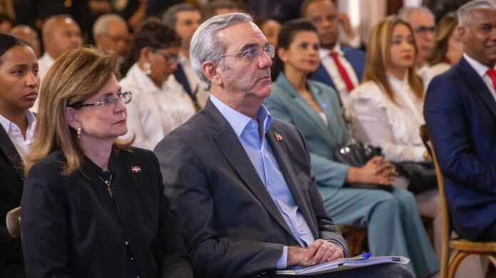 Abinader encabeza presentación de avances en salud mental a nivel nacional y se expande línea de servicio 811 de salud mental, gratuita y confidencial