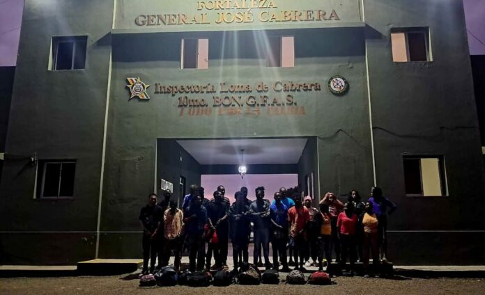 Ejército detiene a 22 haitianos indocumentados durante operativo en Loma de Cabrera