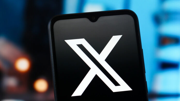 Allanan las oficinas de X en Francia