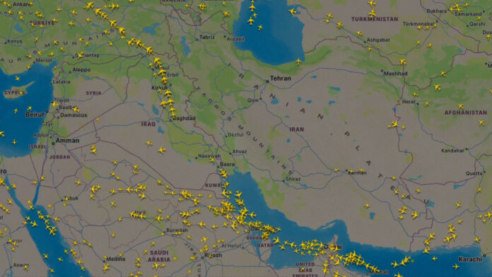 Así se veía el tráfico aéreo tras el ataque de EE.UU. e Israel a Irán