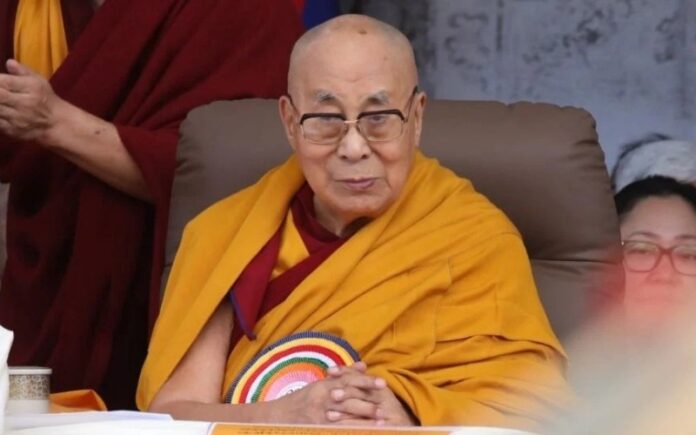 Dalai Lama recibió su primer Grammy a los 90 años