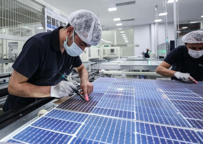 EE.UU. impone arancel del 126 % a las importaciones de tecnologías solares de la India