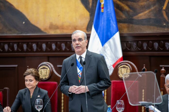 Abinader destaca creación de 133,915 empleos en 2025 y aumento salarial de 20 %