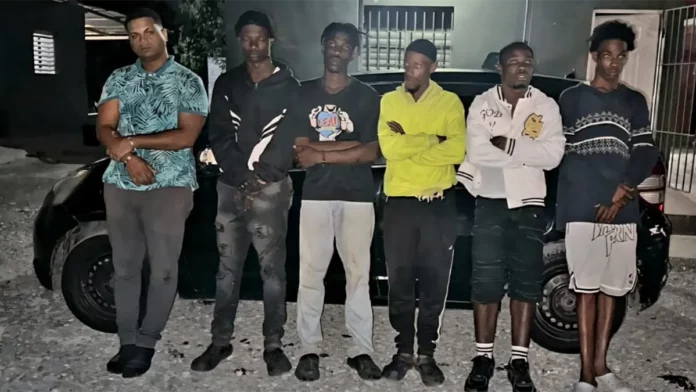 Ejército intercepta conductor que transportaba haitianos indocumentados en Azua