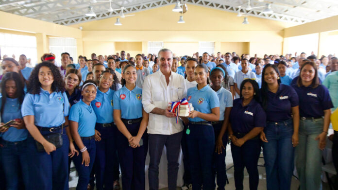 Abinader inaugurará centros educativos, un puente y ampliación de acueducto en Azua