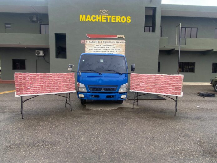 Ejército ocupa camión con 150 mil cigarrillos en Montecristi