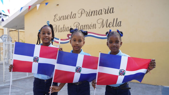 Estudiantes fortalecen identidad y ciudadanía activa durante el Trimestre Patrio en las escuelas