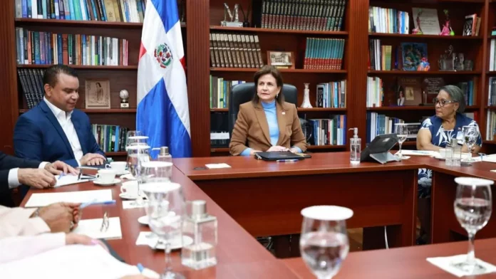 Gabinete de Salud se reúne con gremios de enfermería para abordar demandas del sector