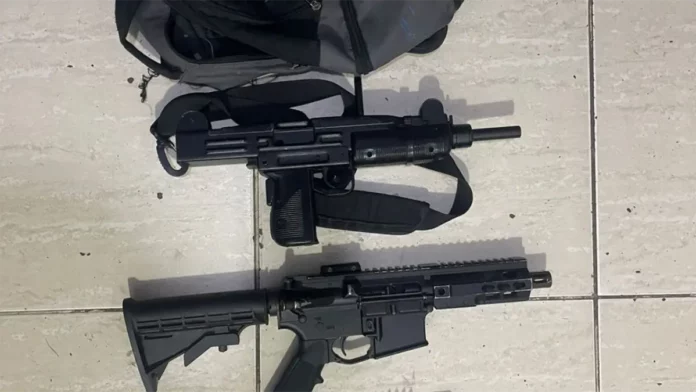 huyPolicía Nacional arresta a hombre con armas de alto calibre en operativo en Jima Abajo