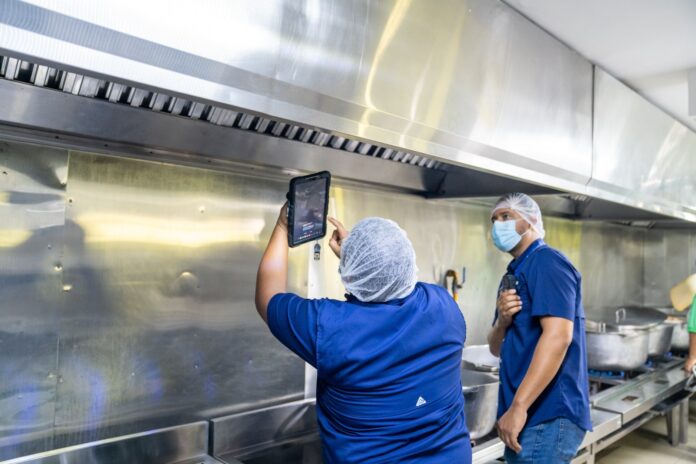 Inabie refuerza transparencia en licitaciones del almuerzo escolar con uso de tecnología