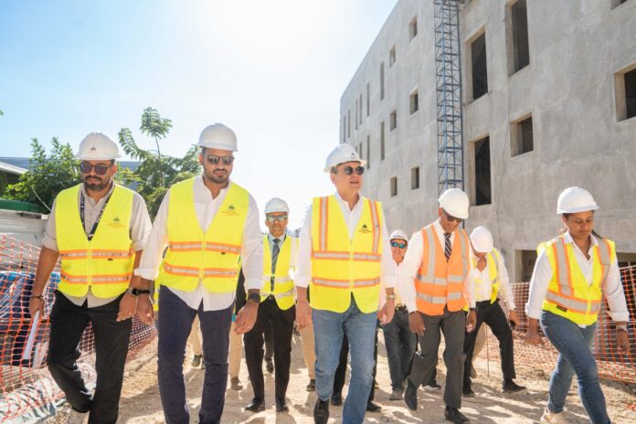Ito Bisonó supervisa avance de Ciudad Judicial en Santo Domingo Oeste