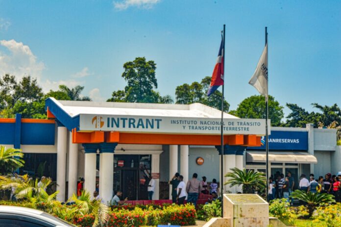 Motoristas tendrán evaluaciones teóricas y prácticas para obtener nueva licencia, dice Intrant