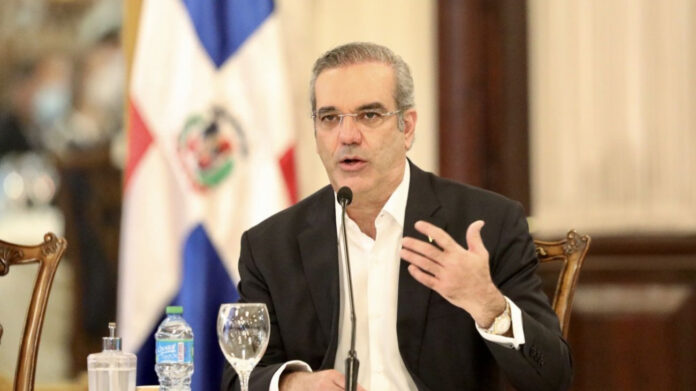 Abinader recibirá la nueva licencia de conducir el 26 de febrero