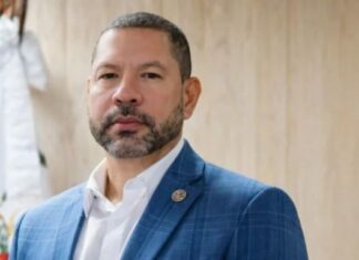 Abinader condecoró en el 2024 a el supervisor de la DEA arrestado por supuesto soborno y fraude