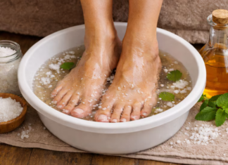 Para qué sirve lavarse los pies con vinagre y sal y por qué lo recomiendan