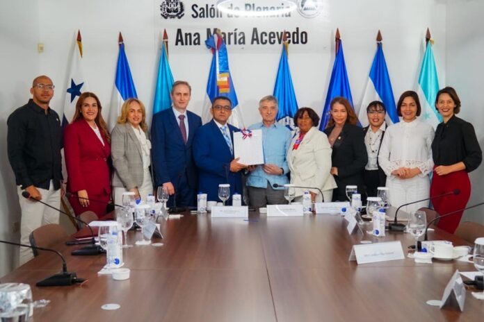 Parlacen y Unión Europea fortalecen agenda de cooperación regional