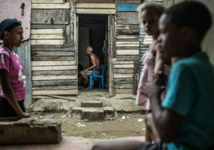 Abinader afirma que casi 200 mil personas salieron de la pobreza en 2025