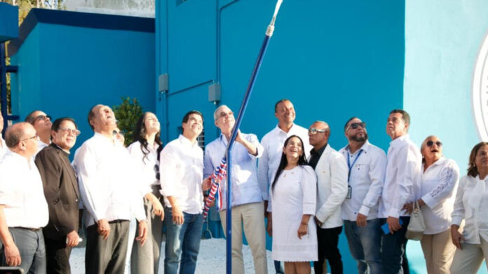 Presidente Abinader inaugura acueducto de Monción