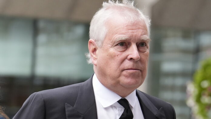 Detienen al expríncipe Andrés en medio del escándalo por sus vínculos con Epstein