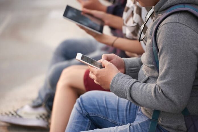Reino Unido podría prohibir las redes sociales a los menores de 16 años