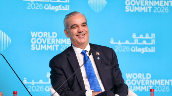 Abinader regresó al país tras exitosa jornada en Emiratos Árabes Unidos
