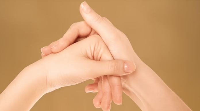 ¿Es malo hacer crujir las articulaciones?: qué dice la ciencia