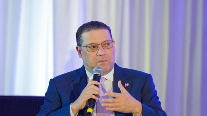 Sanz Lovatón destaca cómo RD convierte inversión extranjera en empleo