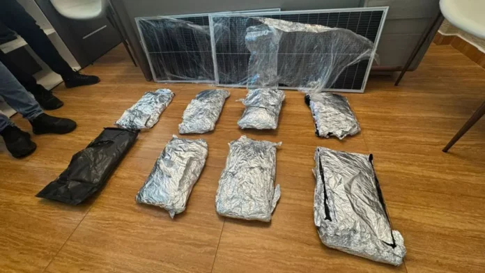 Incautan ocho paquetes de presunta marihuana camuflados en paneles solares