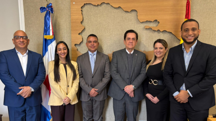 Director del SNS impulsa alianzas estratégicas durante visita oficial a España