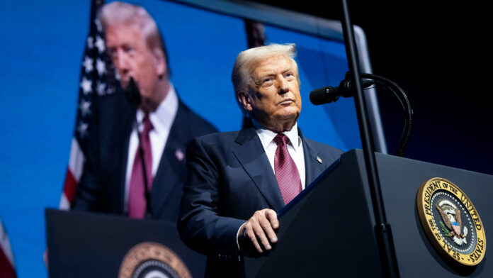 Trump promete una demanda tras la publicación de nuevos archivos de Epstein