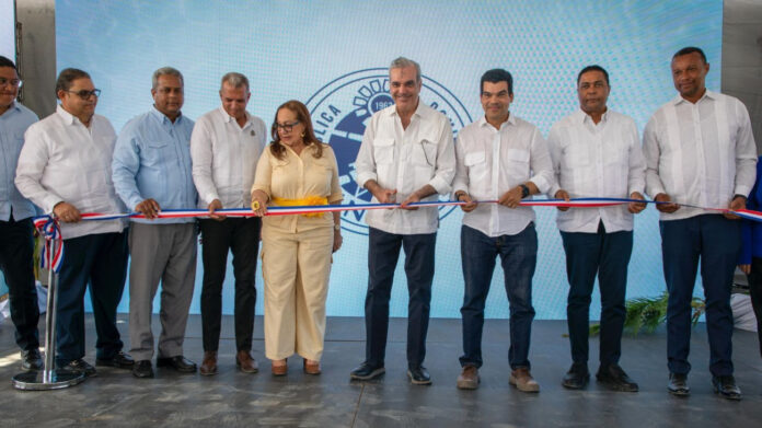 Presidente Abinader inaugura acueducto de Navarrete