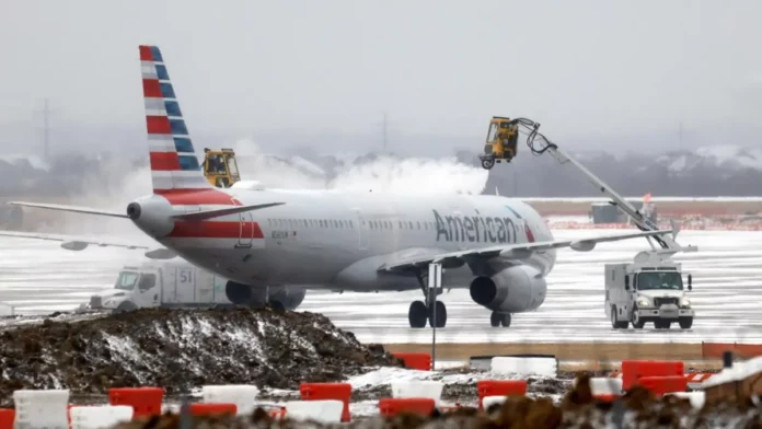 Tormenta de nieve provoca la cancelación de más de 7,000 vuelos en EE.UU.