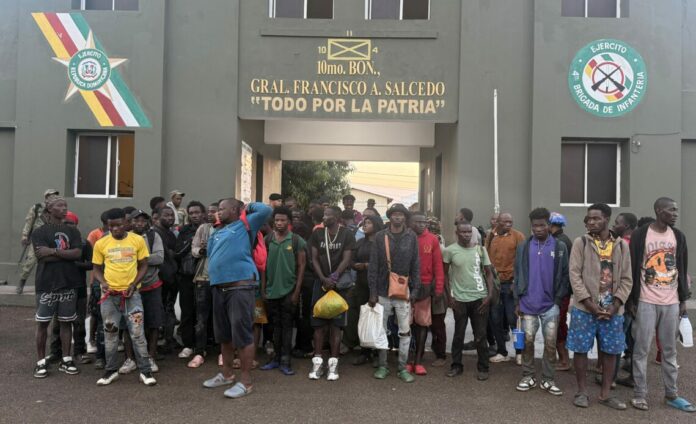 Ejército detiene a 39 haitianos en condición migratoria irregular durante operativo en Montecristi
