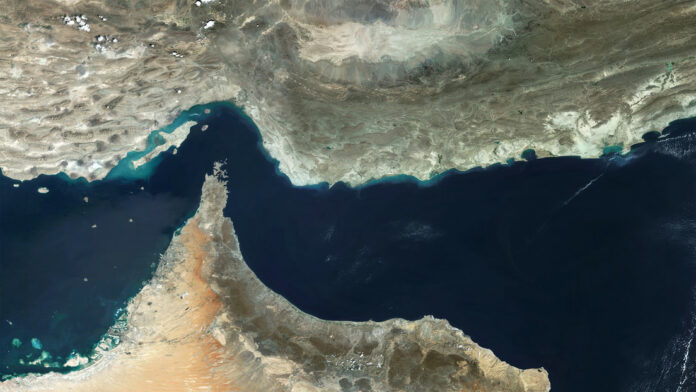 Irán anuncia un sistema de pago obligatorio en el estrecho de Ormuz