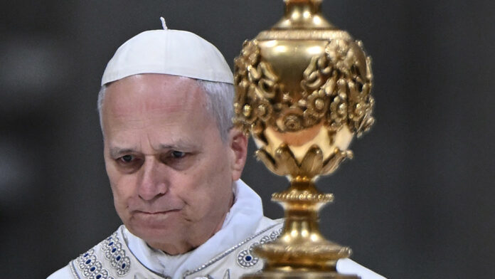 Exorcistas profesionales visitan al papa León XIV y hacen advertencia 'demoníaca'
