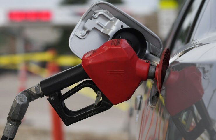 Gobierno congela los precios de los combustibles para esta semana
