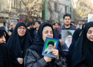 Muere la esposa del líder supremo de Irán tras la agresión militar de EE.UU. e Israel